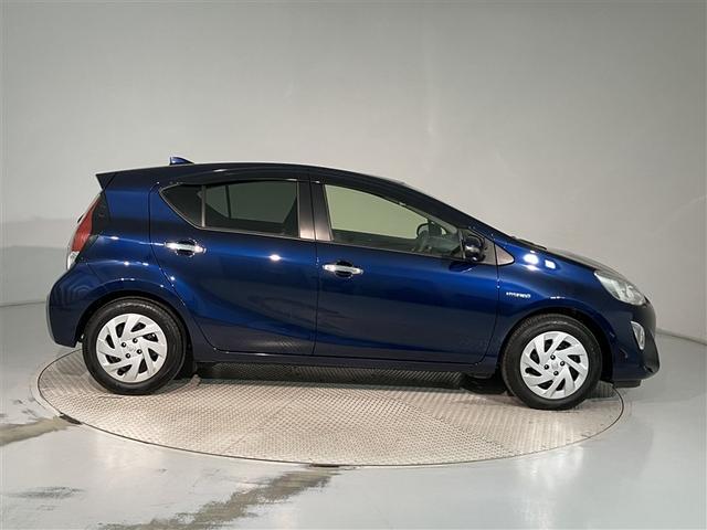 アクア Ｓスタイルブラック　ＡＵＸ端子　バックモニタ－　地デジフルセグ　ナビＴＶ　イモビライザー　スマートキープッシュスタート　１オーナー　ＥＴＣ付き　Ｗエアバッグ　キーフリ　メモリーナビゲーション　横滑り防止装置付き　ＡＢＳ（3枚目）