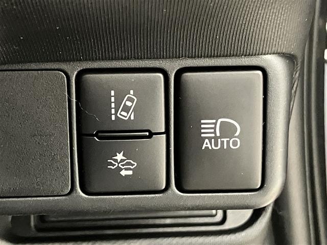 アクア Ｓスタイルブラック　ＡＵＸ端子　バックモニタ－　地デジフルセグ　ナビＴＶ　イモビライザー　スマートキープッシュスタート　１オーナー　ＥＴＣ付き　Ｗエアバッグ　キーフリ　メモリーナビゲーション　横滑り防止装置付き　ＡＢＳ（12枚目）