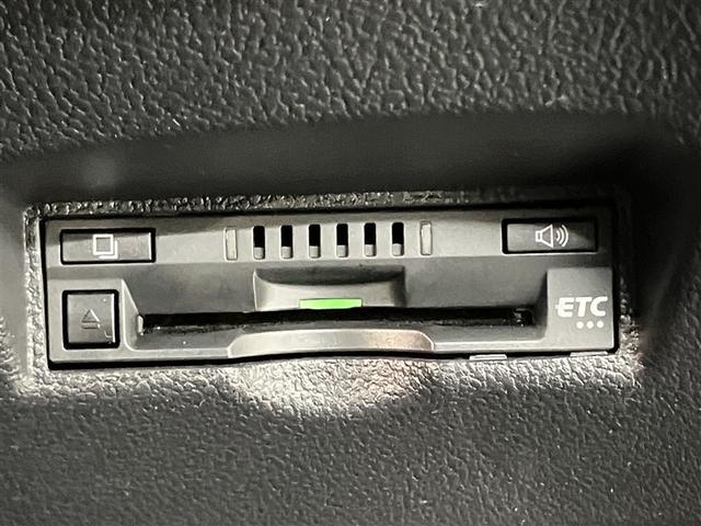 プリウス Ｓセーフティプラス　メモリーナビ　衝突軽減・横滑り＆盗難防止装置　地デジ　Ｂｌｕｅｔｏｏｔｈ　追従クルコン　バックガイド付カメラ　レーンキープアシスト　コーナーセンサ　ＥＴＣ　１４０００ｋｍ　全国トヨタ店対応ロングラン（8枚目）