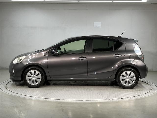 アクア S 純正メモリーナビ Bluetooth 地デジTV バックガイド付きカメラ 横滑り防止・盗難防止装置 スマートキー ドライブレコーダー ETC車載器 50000km 全国トヨタ店対応ロングラン保証(2枚目)