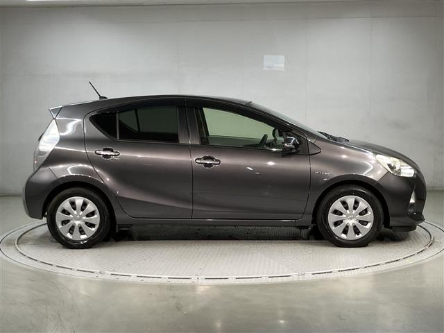 アクア S 純正メモリーナビ Bluetooth 地デジTV バックガイド付きカメラ 横滑り防止・盗難防止装置 スマートキー ドライブレコーダー ETC車載器 50000km 全国トヨタ店対応ロングラン保証(3枚目)