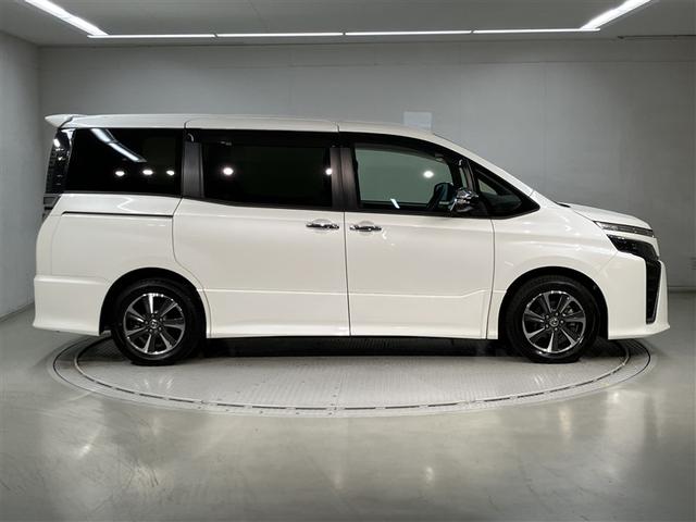 ヴォクシー ＺＳ　煌ＩＩ　１８０００ｋｍ　大型純正メモリーナビ　後席モニタ　地デジ　Ｂｌｕｅｔｏｏｔｈ　両側電スラドア　衝突軽減・横滑防止・盗難防止装置　レーンキープアシスト　ドラレコ　クルコン　全国トヨタ店対応ロングラン保証（3枚目）