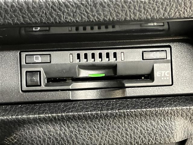 ヴォクシー ＺＳ　煌ＩＩ　１８０００ｋｍ　大型純正メモリーナビ　後席モニタ　地デジ　Ｂｌｕｅｔｏｏｔｈ　両側電スラドア　衝突軽減・横滑防止・盗難防止装置　レーンキープアシスト　ドラレコ　クルコン　全国トヨタ店対応ロングラン保証（9枚目）