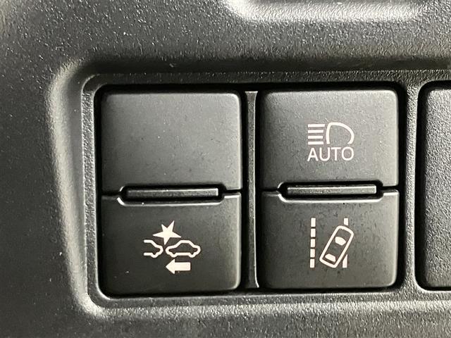 ヴォクシー ＺＳ　煌ＩＩ　１８０００ｋｍ　大型純正メモリーナビ　後席モニタ　地デジ　Ｂｌｕｅｔｏｏｔｈ　両側電スラドア　衝突軽減・横滑防止・盗難防止装置　レーンキープアシスト　ドラレコ　クルコン　全国トヨタ店対応ロングラン保証（12枚目）