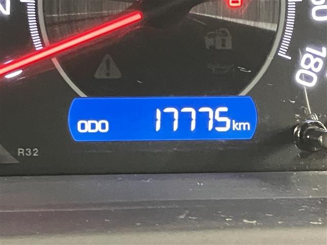 ヴォクシー ＺＳ　煌ＩＩ　１８０００ｋｍ　大型純正メモリーナビ　後席モニタ　地デジ　Ｂｌｕｅｔｏｏｔｈ　両側電スラドア　衝突軽減・横滑防止・盗難防止装置　レーンキープアシスト　ドラレコ　クルコン　全国トヨタ店対応ロングラン保証（17枚目）