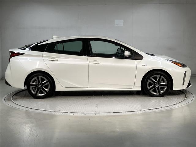 プリウス Aツーリングセレクション 9インチ純正メモリーナビ Bluetooth ヒーター付PWシート フルセグ バックガイド付カメラ 追従クルコン 衝突軽減・横滑り&盗難防止装置 レーンキープアシスト 全国トヨタ店対応ロングラン保証(3枚目)