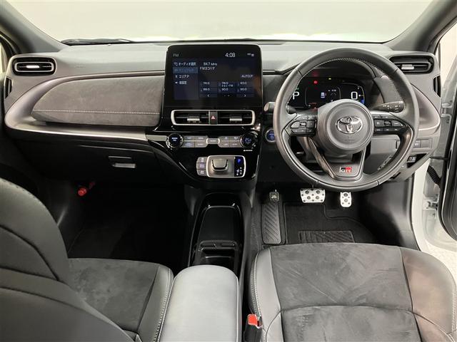 アクア GRスポーツ 全周囲カメラ付大型画面 Bluetooth トヨタ純正ドラレコ内蔵デジタルインナーミラー 衝突軽減・横滑り防止・盗難防止装置 レーンキープアシスト ETC スマートキー 全国トヨタ店対応ロングラン保証(5枚目)