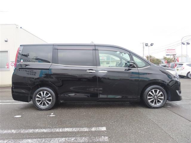 エスクァイア Gi 両側Pドア スマートキーPスタート リアカメラ AUX アイドリングSTOP ETC車載器 オートエアコン イモビライザー オートクルーズコントロール キーレス ナビTV 定期点検記録簿 ABS 3列(3枚目)