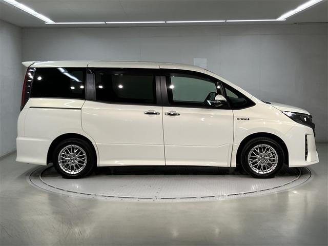 ノア ハイブリッドＳｉ　ダブルバイビーＩＩ　Ｂカメラ　横滑り防止装置　記録簿有　ＬＥＤ　地デジ　ドラレコ　ミュージックプレイヤー接続可　１オーナー　オートクルーズ　ＤＶＤ再生可　メモリナビ　エアバッグ　ＥＴＣ　ナビ＆ＴＶ　３列シート　ＡＢＳ（3枚目）