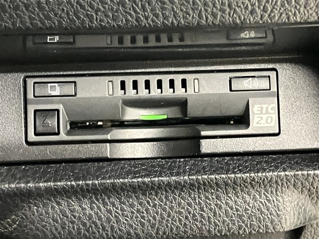 ノア ハイブリッドＳｉ　ダブルバイビーＩＩ　Ｂカメラ　横滑り防止装置　記録簿有　ＬＥＤ　地デジ　ドラレコ　ミュージックプレイヤー接続可　１オーナー　オートクルーズ　ＤＶＤ再生可　メモリナビ　エアバッグ　ＥＴＣ　ナビ＆ＴＶ　３列シート　ＡＢＳ（8枚目）