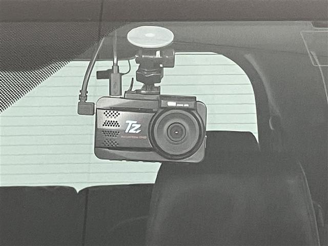 ノア ハイブリッドＳｉ　ダブルバイビーＩＩ　Ｂカメラ　横滑り防止装置　記録簿有　ＬＥＤ　地デジ　ドラレコ　ミュージックプレイヤー接続可　１オーナー　オートクルーズ　ＤＶＤ再生可　メモリナビ　エアバッグ　ＥＴＣ　ナビ＆ＴＶ　３列シート　ＡＢＳ（9枚目）