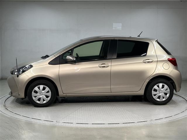 ヴィッツ Ｆ　トヨタ純正メモリーナビ　Ｂｌｕｅｔｏｏｔｈ　バックガイド付きカメラ　地デジＴＶ　前後ドライブレコーダー　ＥＴＣ　３５０００ｋｍ　キーレスエントリー　電動格納ドアミラー　全国トヨタ店対応ロングラン保証（2枚目）