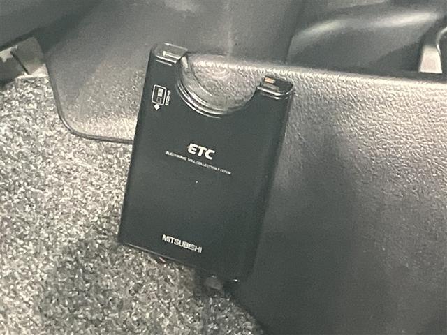 ヴィッツ Ｆ　トヨタ純正メモリーナビ　Ｂｌｕｅｔｏｏｔｈ　バックガイド付きカメラ　地デジＴＶ　前後ドライブレコーダー　ＥＴＣ　３５０００ｋｍ　キーレスエントリー　電動格納ドアミラー　全国トヨタ店対応ロングラン保証（8枚目）