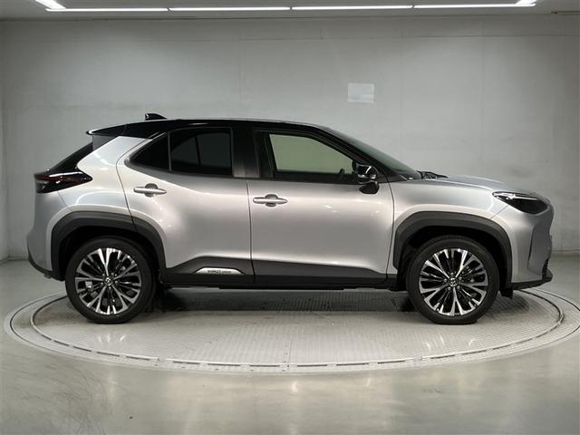 ヤリスクロス Ｚ　トヨタ純正メモリーナビ　Ｂｌｕｅｔｏｏｔｈ　バックガイド付カメラ　衝突軽減・横滑り＆盗難防止装置　レーンキープアシスト　追従クルコン　ＥＴＣ　前後ドラレコ　６０００ｋｍ　全国トヨタ店対応ロングラン保証（3枚目）