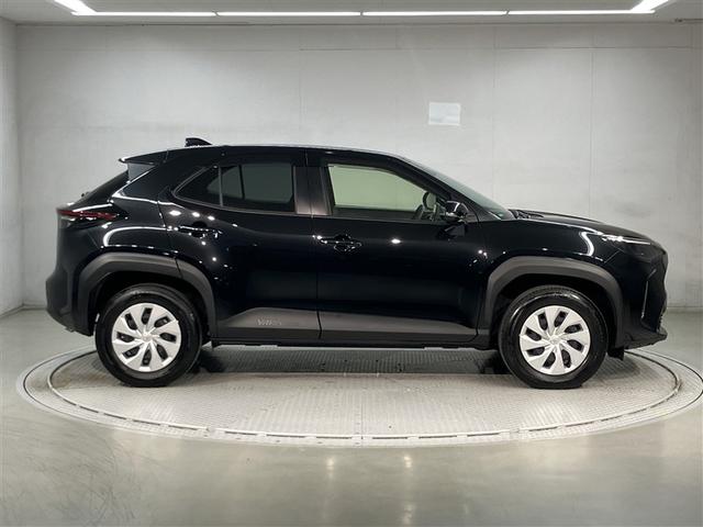 ヤリスクロス Ｘ　プリクラッシュセーフティシステム　横滑防止装置　エアコン　オートクルーズコントロール　盗難防止システム　ＬＥＤヘッドランプ　キーレス　バックガイドモニター　ナビ　パワーウインドウ　メモリーナビ　ＡＢＳ（3枚目）