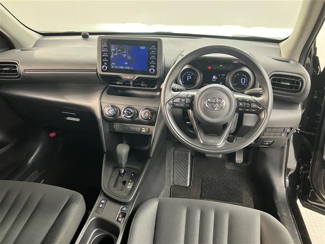 ヤリスクロス Ｘ　プリクラッシュセーフティシステム　横滑防止装置　エアコン　オートクルーズコントロール　盗難防止システム　ＬＥＤヘッドランプ　キーレス　バックガイドモニター　ナビ　パワーウインドウ　メモリーナビ　ＡＢＳ（5枚目）