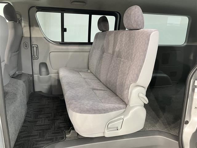 ハイエースバン ロングスーパーＧＬ　８０００ｋｍ　純正ＨＤＤナビ　バックガイド付きカメラ　ＥＴＣ車載器　リアエアコン　小窓付き両側スライドドア　電動格納ドアミラー　定期点検記録簿　オールトヨタ店対応ロングラン保証（16枚目）