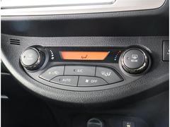 ［オートエアコン］★一度お好みの温度に設定すれば、車内の温度を検知し風量や温度を自動で調整。何度もスイッチ操作をする必要はありません。快適な車内空間には必須の機能ですね♪ 5