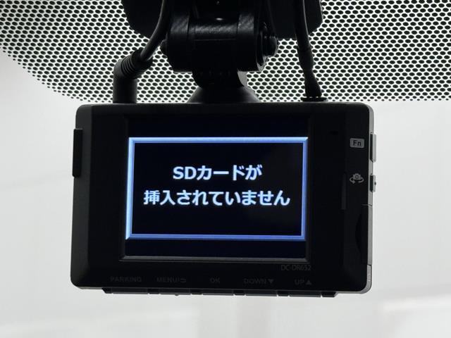 カローラツーリング ハイブリッド　ダブルバイビー　衝突被害軽減Ｓ　ＥＴＣ付　フルセグテレビ　１オナ　Ｂカメラ　メンテナンスノート　ＬＥＤヘッド　オートクルーズ　オ－トエアコン　パワステ　横滑り防止　カーテンエアバック　メモリーナビゲーション　キーレス（9枚目）