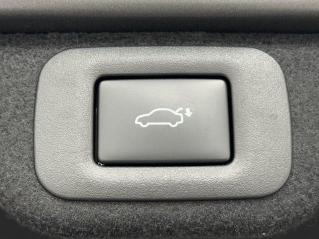 クラウンクロスオーバー ＲＳアドバンスド　衝突回避　オートクルーズコントロール　横滑り防止　フルセグＴＶ　パワーシート　レザーシート　ＬＥＤ　アルミホイール　ＡＣ１００Ｖ　スマートキー　ナビ＆ＴＶ　ＡＢＳ　フルオートエアコン　ドライブレコーダ（17枚目）