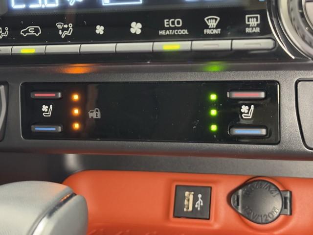 ＲＡＶ４ アドベンチャー　リヤカメラ　ＡＣ１００Ｖ　記録簿付　アルミ　クルーズＣ　ナビテレビ　ＬＥＤライト　１オーナー　イモビ　地デジ　ＥＳＣ　スマキー　ＰＳ　ＥＴＣ付き　ドラレコ付き　エアコン　４ＷＤ車　電動パワーシート（12枚目）