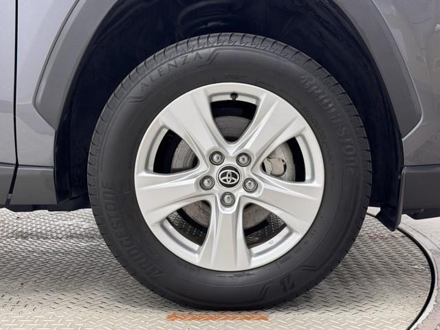 ＲＡＶ４ ハイブリッドＸ　衝突被害軽減装置　点検記録簿　地デジ　リアカメラ　盗難防止　メモリーナビゲーション　オートクルーズ　ＬＥＤライト　スマ－トキ－　横滑り防止機能　ＥＴＣ車載器　アルミホイール　キーフリー　エアコン（17枚目）