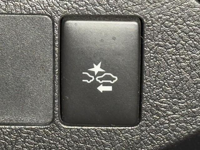 先進の安全装備ついてます。詳しい装備内容、仕様等につきましてはスタッフにお問合せ下さい。