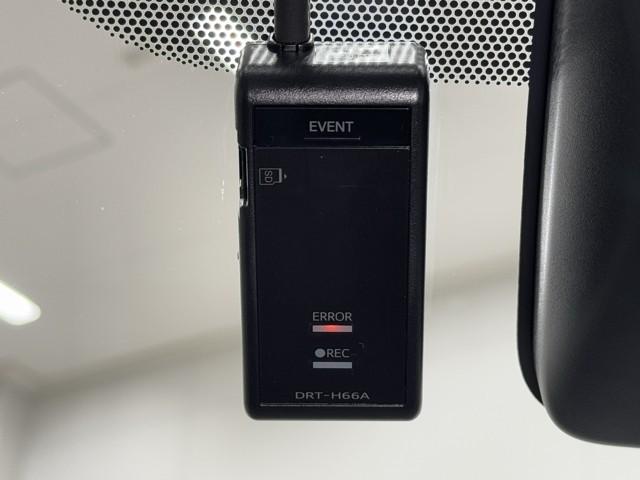 ドライブレコーダー装備してますよ。　思いでの記録や万が一の時の記録にも便利ですね。