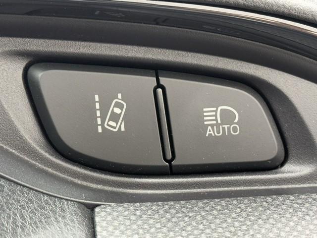 便利なオートマチックハイビームです　対向車を検知し自動的にハイビームとロービームを切り替えてくれます