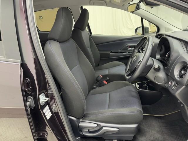 シンプルながら座り心地の良いシートです。　ホールド感も良いので長いドライビングでも疲れにくいんです。