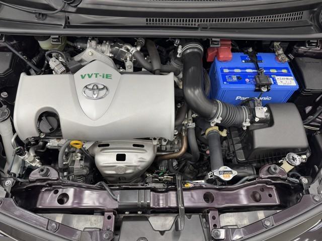 エンジンルームですね。　外だけでなく内側も隅々までクリーニングをしているので気持ちよく乗れちゃいますね。