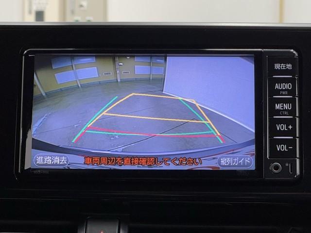 バックモニター付なので後退時に後方が見えるので安心。　車は構造上、死角がたくさんなので万が一を考えると必須ですね。　あくまで補助の為の装備、バックは目視で確認する事が重要ですよ。