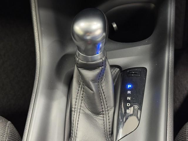 操作ラクラクのシフトです。　坂道や信号のストップ＆ゴーの多い日本では操作簡単でいいです。　シフトチェンジしやすい配置で操作し易いですよ。