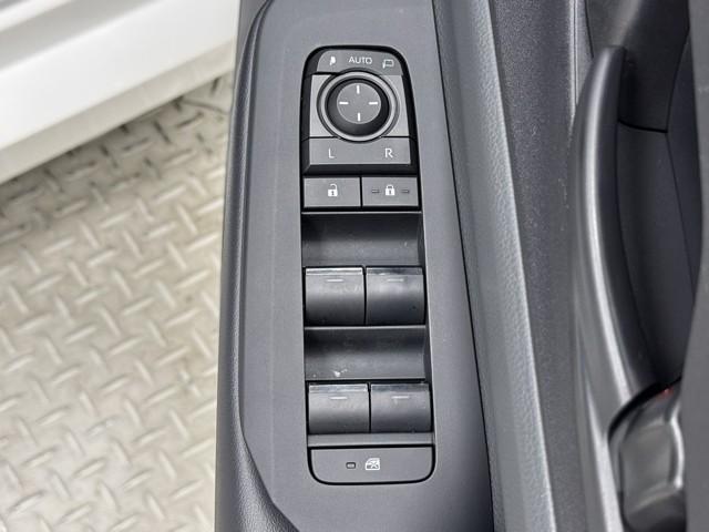 プリウス X 盗難防止装置 フルセグTV TV 100V電源 LED 記録簿 ESC クルコン ミュージックプレイヤー接続可 スマートキー AC キーフリー ETC アイドリングストップ サイドエアバック ABS(9枚目)