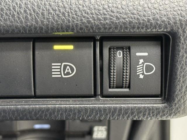 プリウス X 盗難防止装置 フルセグTV TV 100V電源 LED 記録簿 ESC クルコン ミュージックプレイヤー接続可 スマートキー AC キーフリー ETC アイドリングストップ サイドエアバック ABS(13枚目)