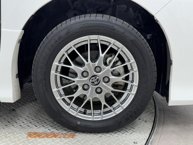 ノア ハイブリッドSi ABS 横滑り防止機能 ダブルエアコン エアバッグ バックモニター オートクルーズコントロール フルフラット 盗難防止システム 片側電動スライドドア 記録簿有 ナビTV LEDライト 3列シート AW(18枚目)