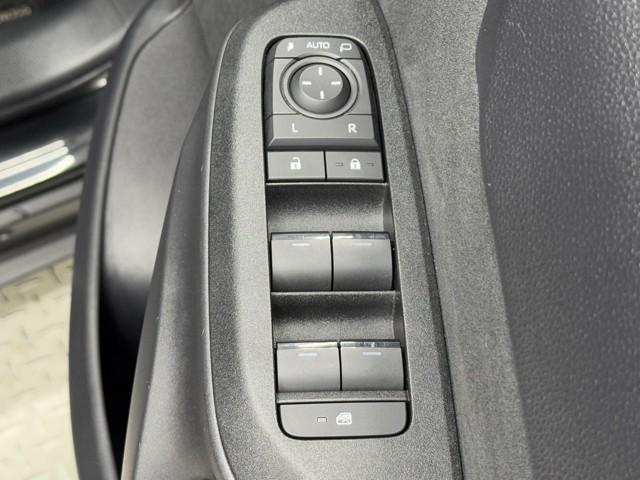 ヤリスクロス Ｇ　ＥＴＣ装備　リヤカメラ　スマートエントリー　イモビライザー　オートエアコン　アルミホイール　キーレス　パワーウィンドウ　クルコン　ＡＢＳ　ドライブレコーダー　エアバッグ　パワーステアリング（10枚目）