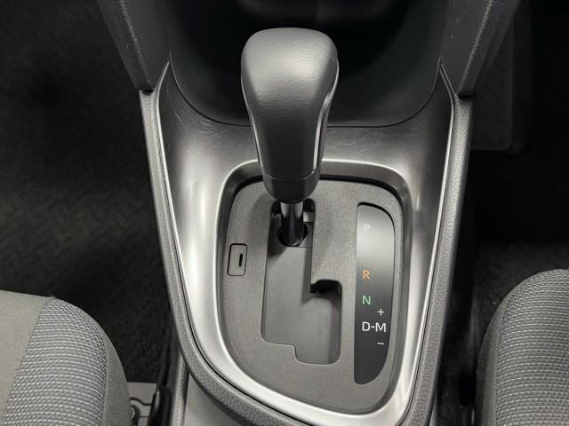 ヤリスクロス Ｇ　ＥＴＣ装備　リヤカメラ　スマートエントリー　イモビライザー　オートエアコン　アルミホイール　キーレス　パワーウィンドウ　クルコン　ＡＢＳ　ドライブレコーダー　エアバッグ　パワーステアリング（13枚目）