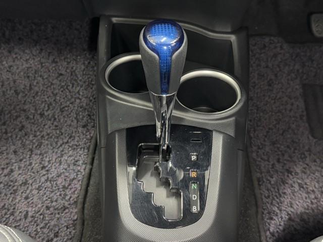 アクア クロスオーバー ECOモード メディアプレイヤー接続 Bカメラ 地デジ イモビライザー ナビTV エアコン 1オ-ナ- LED ESC 記録簿 ドライブレコーダー アルミホイール キーフリー DVD再生可 ETC(11枚目)