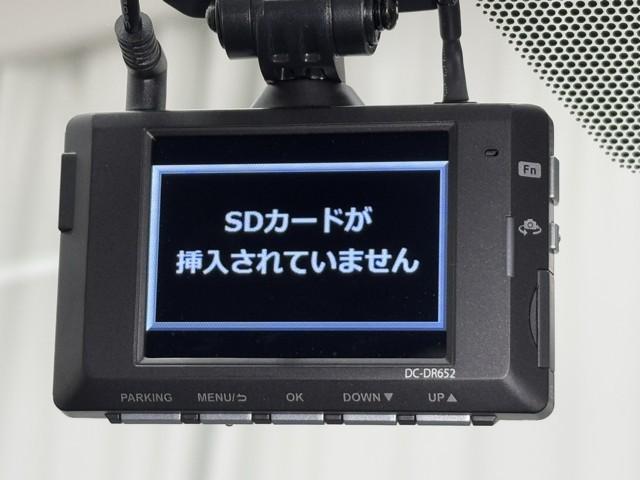 ドライブレコーダー装備してますよ。　思いでの記録や万が一の時の記録にも便利ですね。
