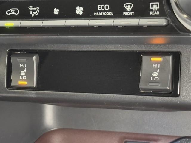 シートヒーター付きなので体調に合わせて細かく車内環境を調整できちゃいます。天候や、体調に左右されずに快適に１日をスタート出来ますね。