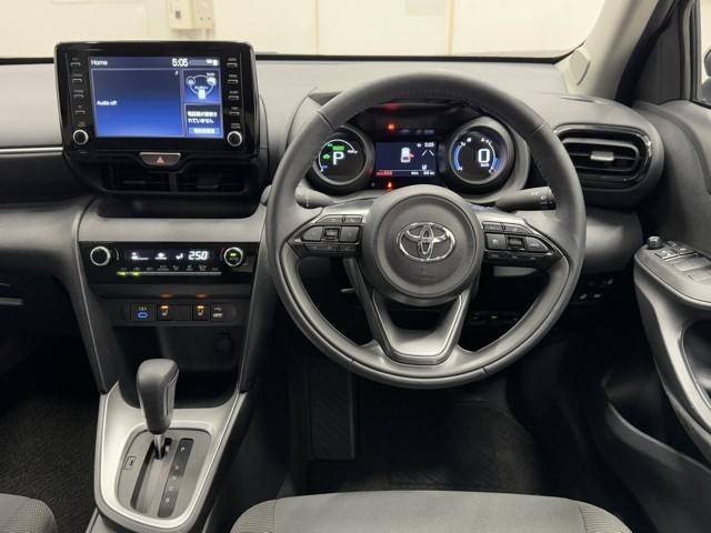 ヤリスクロス ハイブリッドＧ　ＴＳＳ　１００Ｖ　イモビライザー　バックモニタ－　記録簿有　エアコン　ＬＥＤヘッドライト　インテリキー　パワーウィンド　ワンオーナ　Ｗエアバック　オートクルーズ　メディアプレイヤー接続　キーフリー（4枚目）