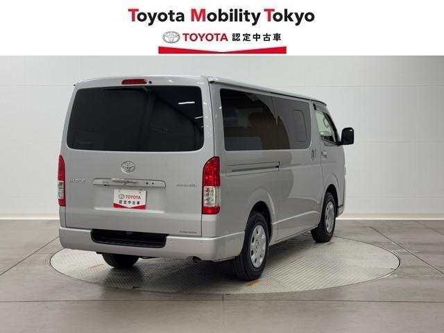 ハイエースバン ロングスーパーＧＬ　フルフラット　リアカメラ　ＳＲＳ　Ｗエアコン　横滑り防止装置付　盗難防止機能　キーレス　スマートエントリー　ＤＶＤ視聴可　エアコン　パワステ　ナビＴＶ　ＥＴＣ　ミュージックプレイヤー接続可　ＡＢＳ（2枚目）