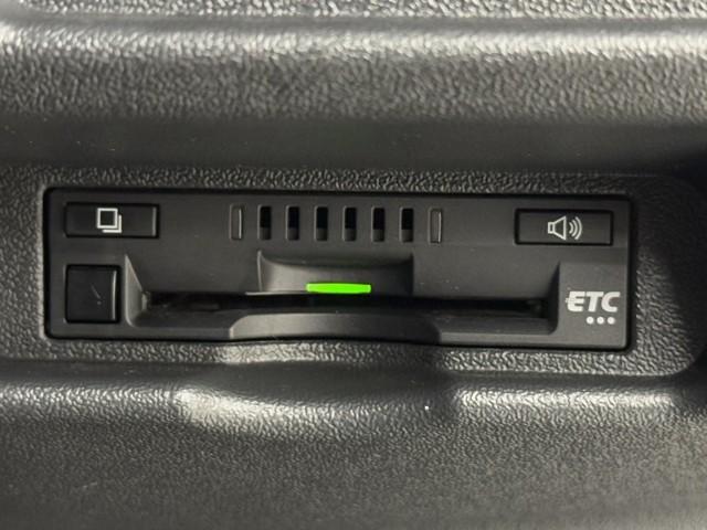 ハイエースバン ロングスーパーＧＬ　フルフラット　リアカメラ　ＳＲＳ　Ｗエアコン　横滑り防止装置付　盗難防止機能　キーレス　スマートエントリー　ＤＶＤ視聴可　エアコン　パワステ　ナビＴＶ　ＥＴＣ　ミュージックプレイヤー接続可　ＡＢＳ（7枚目）