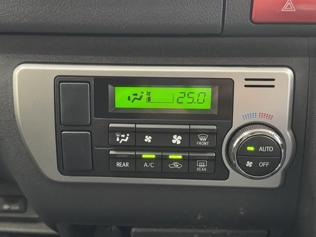 ハイエースバン ロングスーパーＧＬ　フルフラット　リアカメラ　ＳＲＳ　Ｗエアコン　横滑り防止装置付　盗難防止機能　キーレス　スマートエントリー　ＤＶＤ視聴可　エアコン　パワステ　ナビＴＶ　ＥＴＣ　ミュージックプレイヤー接続可　ＡＢＳ（10枚目）