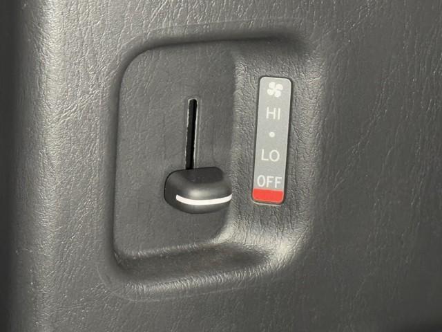 ハイエースバン ロングスーパーＧＬ　フルフラット　リアカメラ　ＳＲＳ　Ｗエアコン　横滑り防止装置付　盗難防止機能　キーレス　スマートエントリー　ＤＶＤ視聴可　エアコン　パワステ　ナビＴＶ　ＥＴＣ　ミュージックプレイヤー接続可　ＡＢＳ（11枚目）