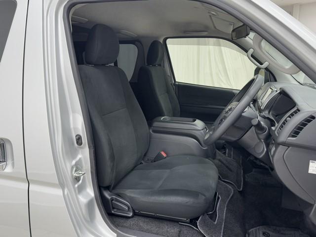 ハイエースバン ロングスーパーＧＬ　フルフラット　リアカメラ　ＳＲＳ　Ｗエアコン　横滑り防止装置付　盗難防止機能　キーレス　スマートエントリー　ＤＶＤ視聴可　エアコン　パワステ　ナビＴＶ　ＥＴＣ　ミュージックプレイヤー接続可　ＡＢＳ（16枚目）