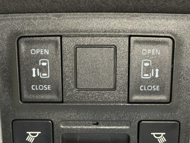 ノア ハイブリッドＳ－Ｇ　両電動ドア　衝突回避ブレーキ　ダブルエアコン　イモビ　クルコン　バックガイドモニター　横滑り防止装置　ＬＥＤヘッドライト　ドライブレコーダー　キーレス　スマートキー　３列シート　アイドリングストップ（12枚目）