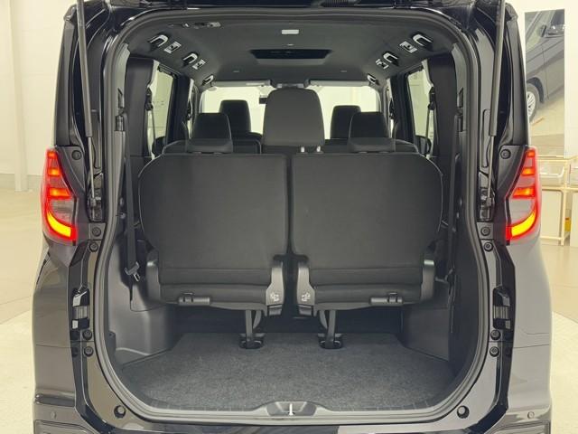 ノア ハイブリッドＳ－Ｇ　両電動ドア　衝突回避ブレーキ　ダブルエアコン　イモビ　クルコン　バックガイドモニター　横滑り防止装置　ＬＥＤヘッドライト　ドライブレコーダー　キーレス　スマートキー　３列シート　アイドリングストップ（16枚目）