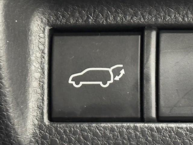 ハリアーハイブリッド Ｚ　パノラミックルーフ　地上デジタル　衝突被害軽減　サイドエアバッグ　ＬＥＤランプ　Ｂモニタ　クルコン　ナビＴＶ　１オーナー　アイドリングストップ　横滑り防止装置　スマートキー　盗難防止システム　ＡＢＳ（17枚目）